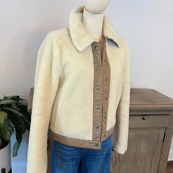 Madewell Sherpa Portland Jacket - Cozy and Stylish Outerwear! - Picture 6 of 11